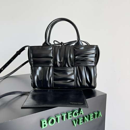 Picture of Bottega Veneta Lady Handbags _SKUfw152375160fw